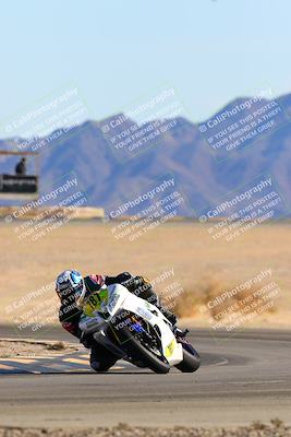 media/Jan-08-2022-SoCal Trackdays (Sat) [[1ec2777125]]/Turn 4 (1145am)/